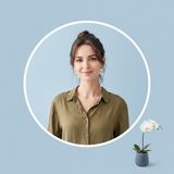 Circular portrait of Jordan Smith, an interior designer, smiling against a soft blue background.